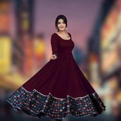 Women's Rayon Solid Pattern Full Sleeve Full Stitched Gown